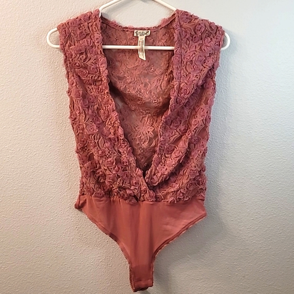 NWOT Free People Intimately Rose 3D Thong Bodysuit size XS Dusty Rose